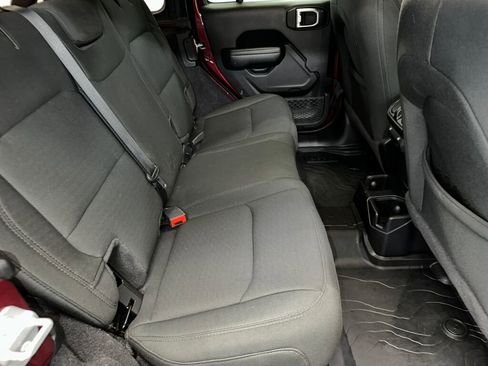 Used 2021 Jeep Wrangler Unlimited Sport image 23