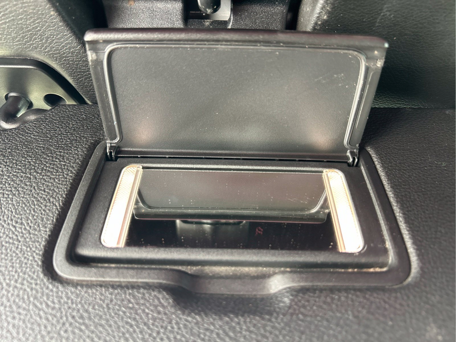 Used 2018 Jeep Wrangler Unlimited Sahara AWD/4WD image 32