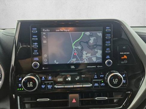 Used 2022 Toyota Highlander Limited FWD image 13