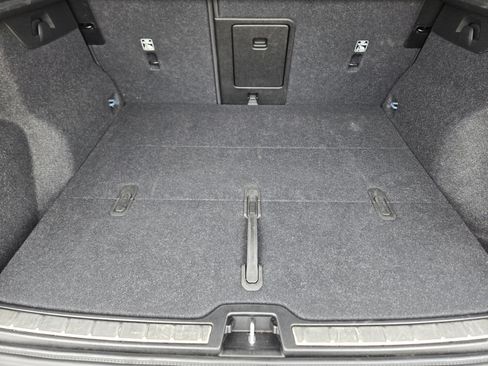 Used 2025 Volvo XC40 B5 Plus image 43