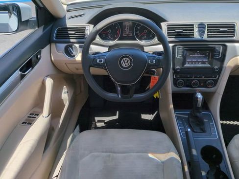 Used 2017 Volkswagen Passat 1.8T S FWD image 18