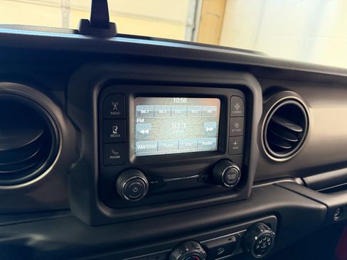 Used 2018 Jeep Wrangler Unlimited Sport S image 31