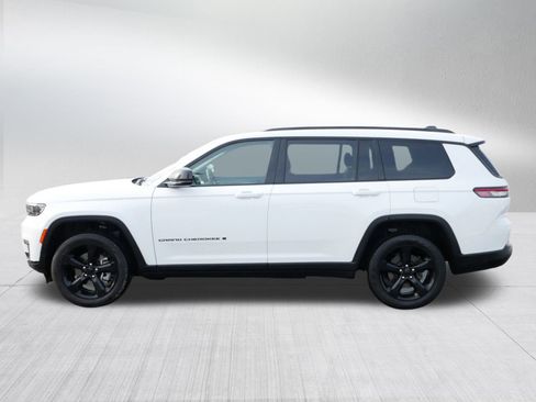 Used 2023 Jeep Grand Cherokee L Limited w/ Black Appearance Package image 4