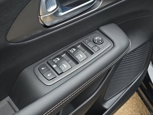 New 2026 Chrysler Pacifica Select w/ S Appearance Package image 8