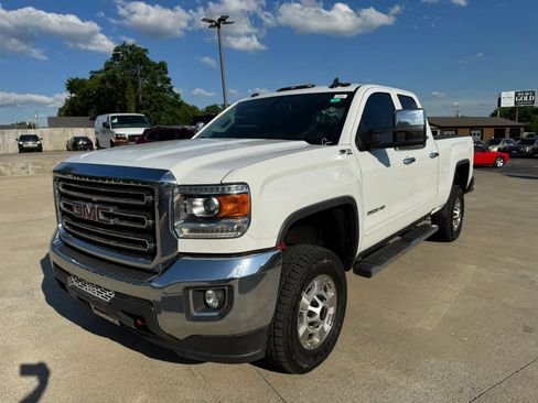 Used 2018 GMC Sierra 2500 SLE w/ HD SLE Preferred Plus Package AWD/4WD image 9