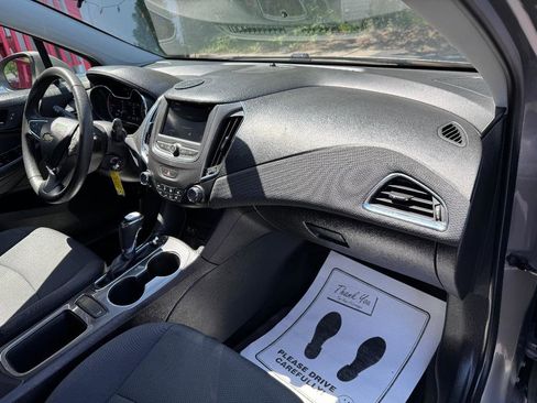 Used 2019 Chevrolet Cruze LT FWD image 29