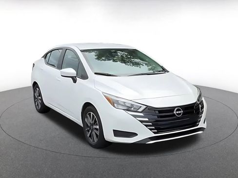 Used 2025 Nissan Versa SV FWD image 3