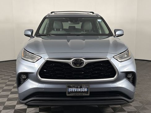 Used 2020 Toyota Highlander XLE AWD/4WD image 2