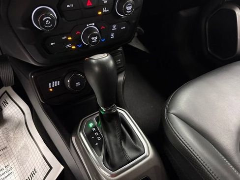 Used 2022 Jeep Renegade Limited AWD/4WD image 20