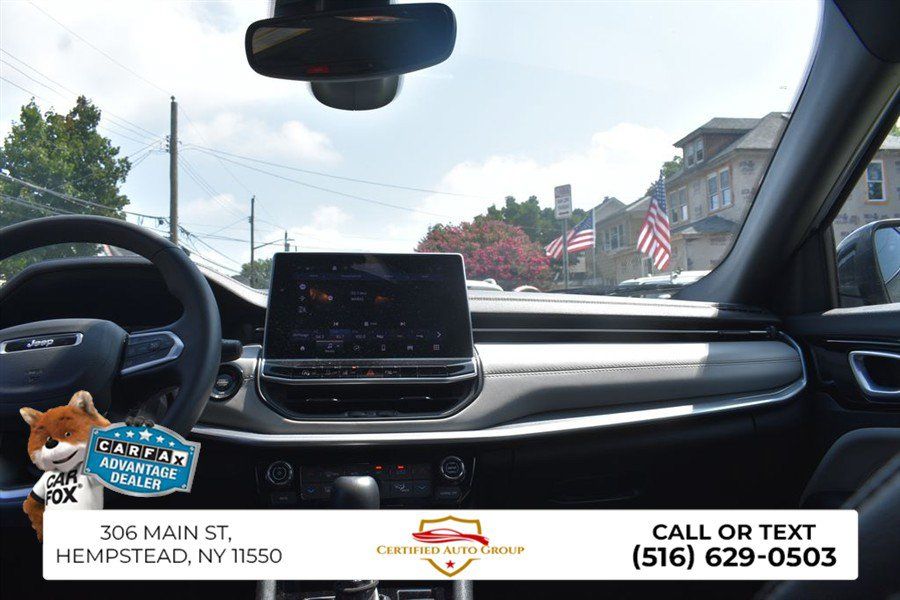 Used 2025 Jeep Compass Limited AWD/4WD image 31
