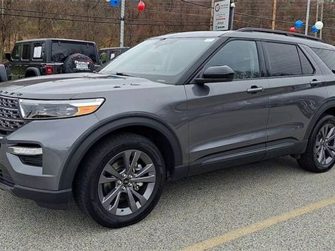Used 2023 Ford Explorer XLT w/ Equipment Group 202A image 4