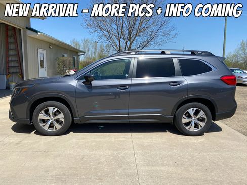 Used 2025 Subaru Ascent Premium AWD/4WD image 2