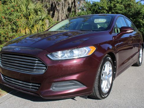 Used 2013 Ford Fusion SE image 2