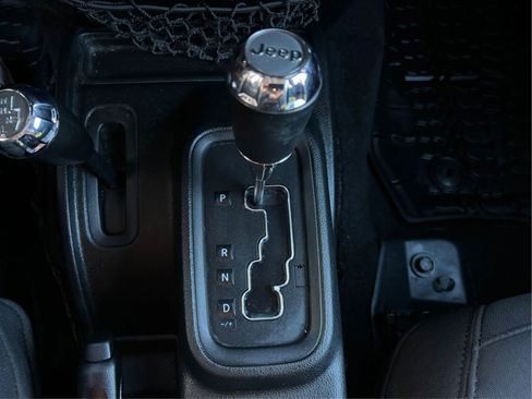 Used 2018 Jeep Wrangler Unlimited Sport S AWD/4WD image 32