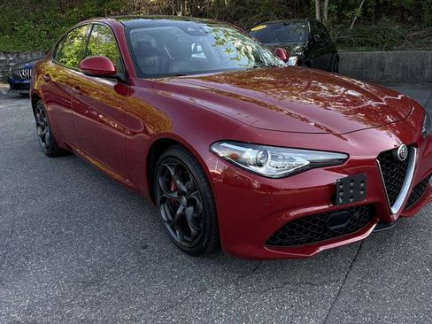 Used 2018 Alfa Romeo Giulia Ti Sport w/ Quick Order Package 22S Sport AWD/4WD image 21