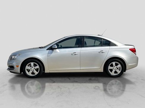 Used 2016 Chevrolet Cruze LT FWD image 3