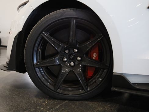 Used 2021 Ford Mustang Shelby GT500 w/ Carbon Fiber Track Pack RWD image 13