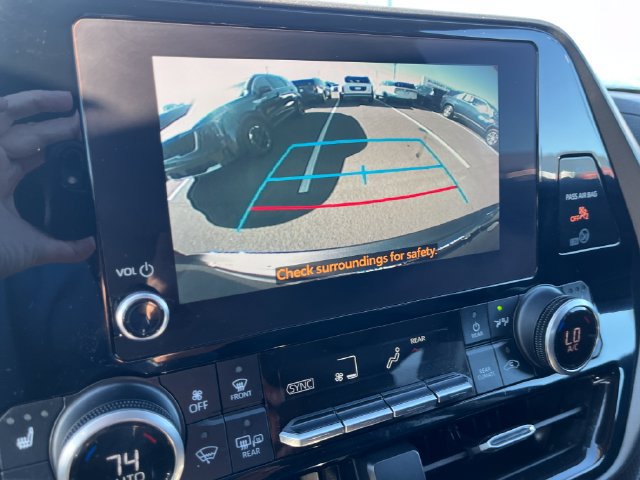 Used 2023 Toyota Highlander XLE AWD/4WD image 18