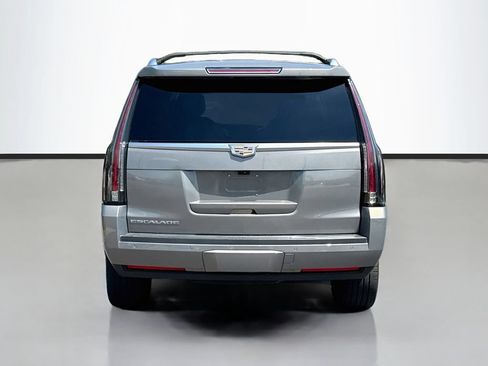 Used 2017 Cadillac Escalade Luxury AWD/4WD image 6