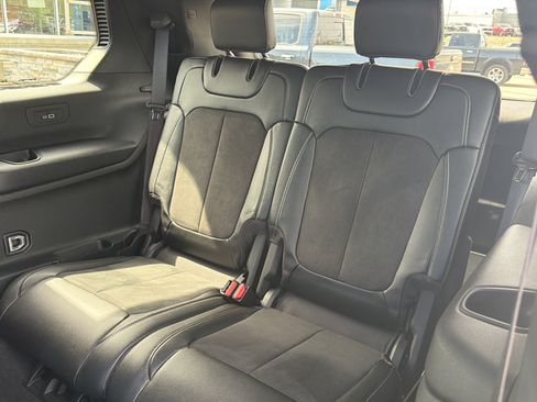 Used 2023 Jeep Grand Cherokee L Laredo AWD/4WD image 17