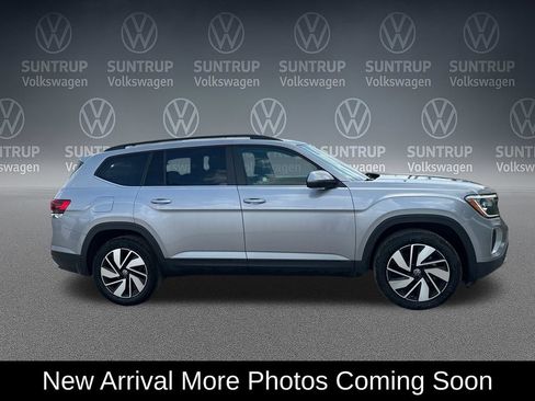 Used 2025 Volkswagen Atlas SE FWD image 2