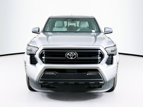 Used 2025 Toyota Tacoma SR5 image 2