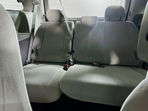 Used 2016 Toyota Sienna LE image 26