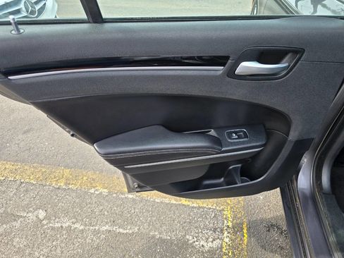 Used 2018 Chrysler 300 S image 24