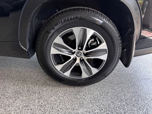 Certified 2023 Toyota Highlander XLE AWD/4WD image 18