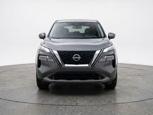 Used 2025 Nissan Rogue SV FWD image 2
