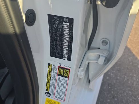 Used 2025 Toyota Camry Hybrid FWD image 27