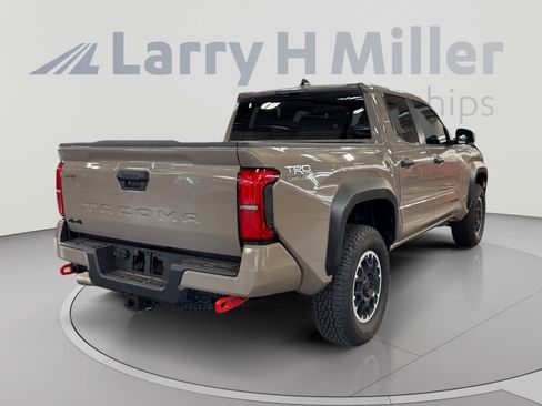 Certified 2026 Toyota Tacoma TRD Off-Road AWD/4WD image 5