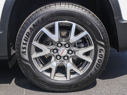 Used 2020 GMC Acadia SLE FWD image 10