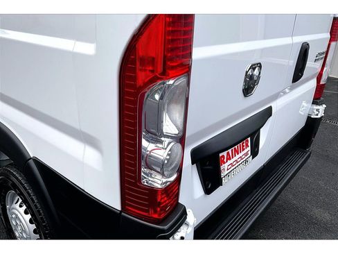 Used 2025 RAM ProMaster 2500 w/ Convenience Group image 27