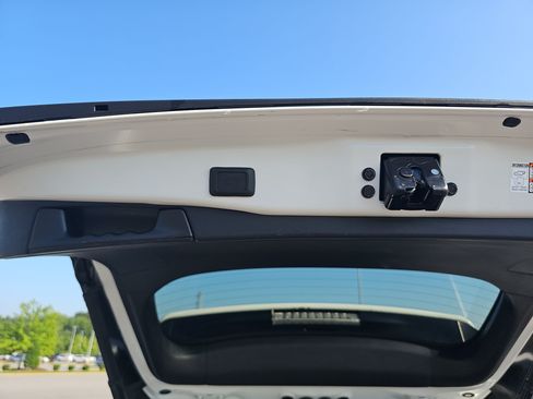 Used 2021 Toyota RAV4 XLE w/ Convenience Package FWD image 14