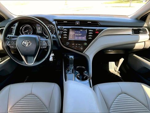 Used 2018 Toyota Camry SE image 16