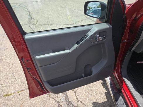 Used 2019 Nissan Frontier SV image 15