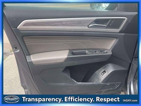 Used 2022 Volkswagen Atlas Cross Sport SE image 16