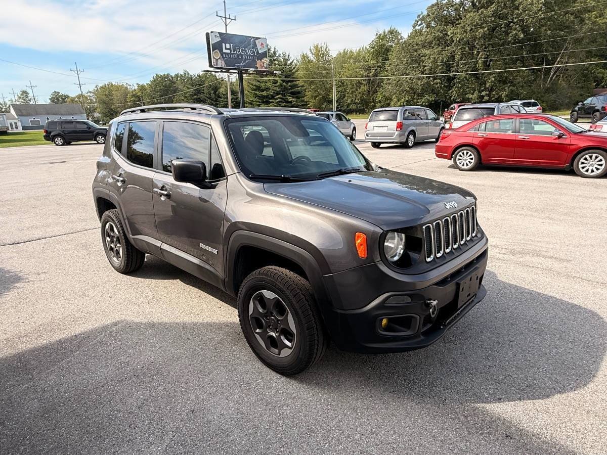 Used 2016 Jeep Renegade Latitude w/ Cold Weather Group AWD/4WD image 4
