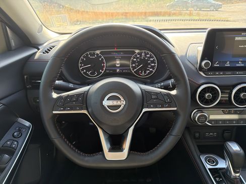 Used 2024 Nissan Sentra SR w/ SR Premium Package image 21