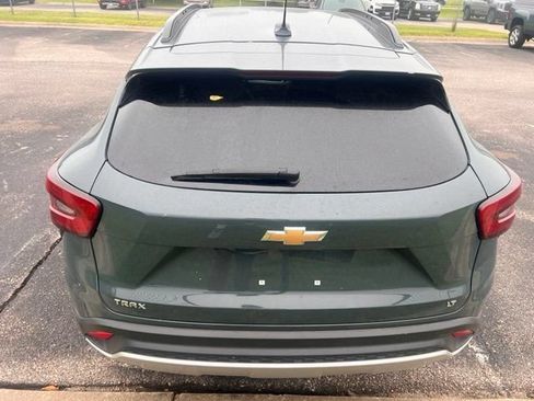 Used 2025 Chevrolet Trax LT FWD image 4
