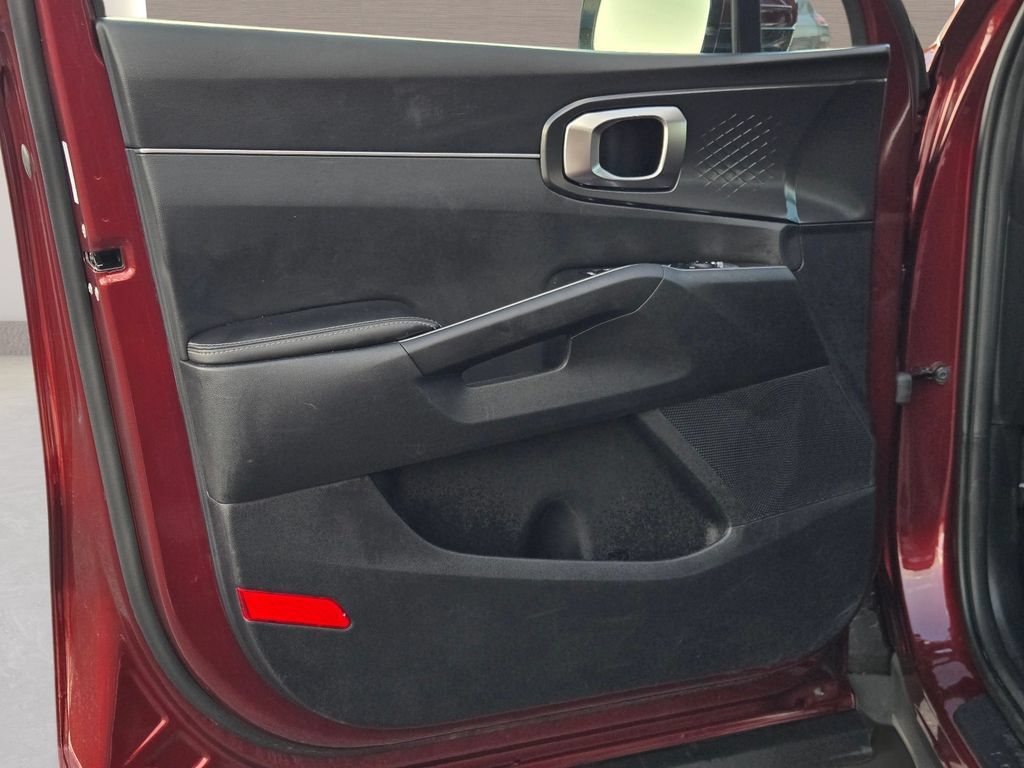 Used 2025 Kia Sorento LX FWD image 22