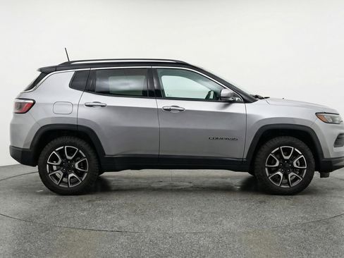 Used 2025 Jeep Compass Trailhawk AWD/4WD image 11