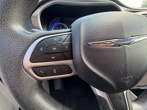 Used 2018 Chrysler Pacifica Touring Plus FWD image 36