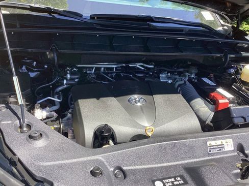 Used 2021 Toyota Highlander XSE AWD/4WD image 22