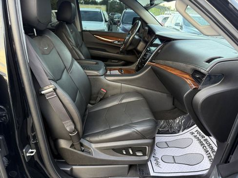 Used 2016 Cadillac Escalade Luxury AWD/4WD image 15