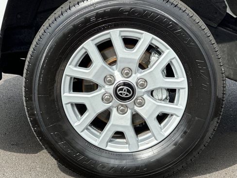 Used 2025 Toyota Tacoma SR AWD/4WD image 32