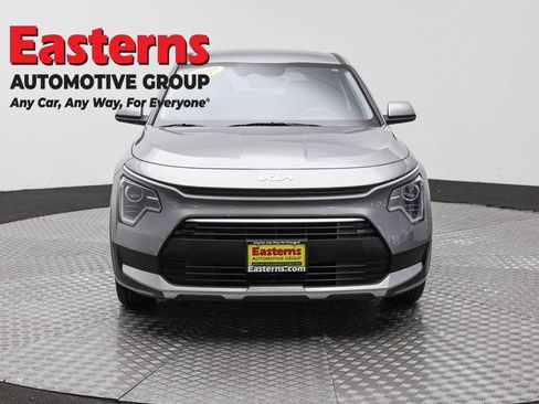Used 2025 Kia Niro LX FWD image 2