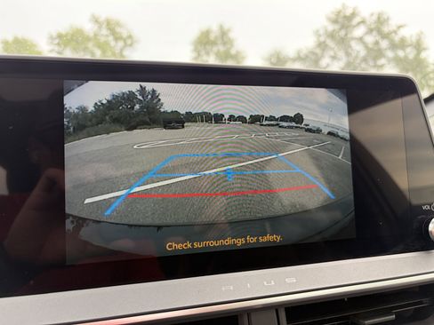 Used 2024 Toyota Prius XLE AWD/4WD image 18