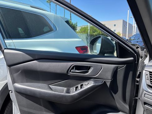 Used 2024 Nissan Rogue S AWD/4WD image 3